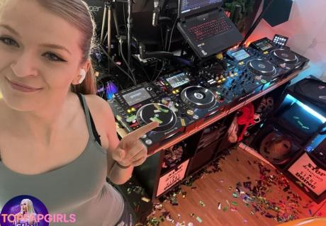 Sintica nude leaked OnlyFans photo #18