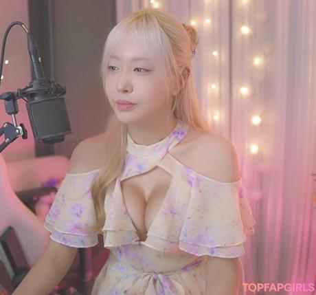 Yunicorn19 nude leaked OnlyFans photo #75