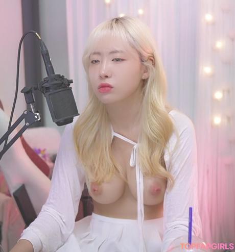 Yunicorn19 nude leaked OnlyFans photo #92