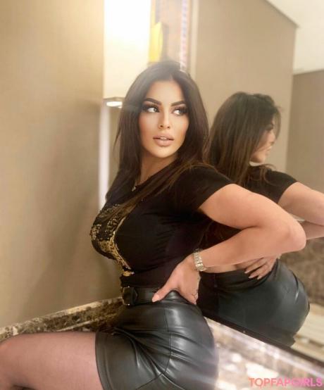 Amira nude leaked OnlyFans photo #7