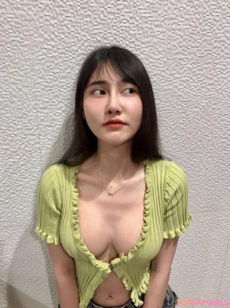 Fernsmile19 nude leaked OnlyFans photo #15