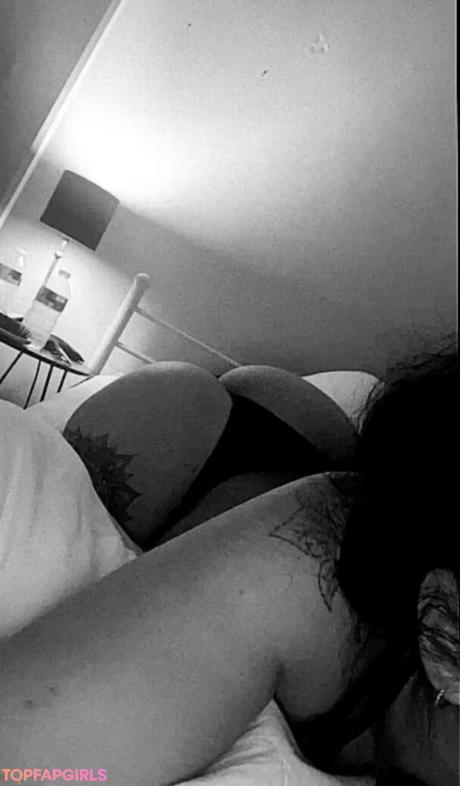 Laurynnox nude leaked OnlyFans photo #1