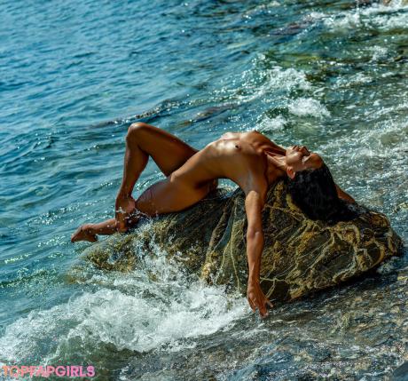 Laetitia nude leaked OnlyFans photo #31