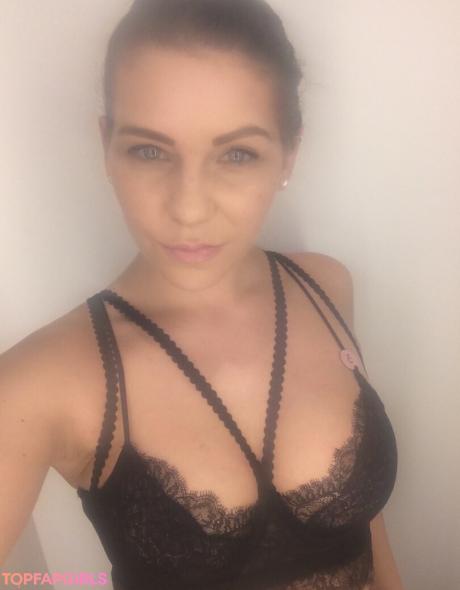 Carina nude leaked OnlyFans photo #11