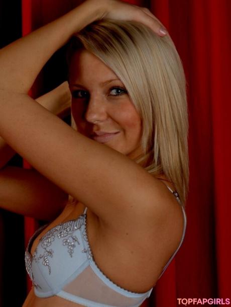 Carina nude leaked OnlyFans photo #6