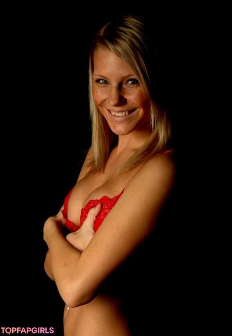 Carina nude leaked OnlyFans photo #8