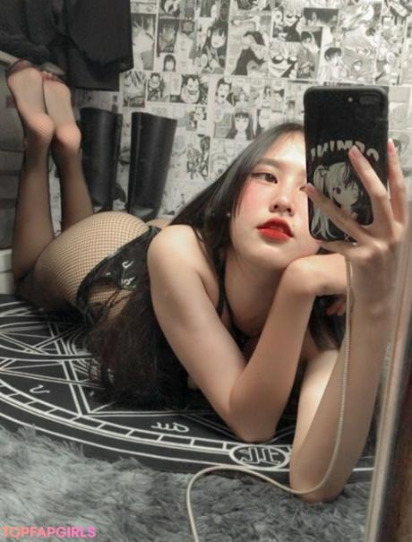 Yunne.uwu nude leaked OnlyFans photo #26