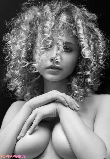 Alina nude leaked OnlyFans photo #18