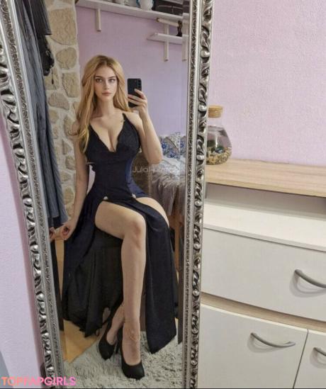 Julia nude leaked OnlyFans photo #5