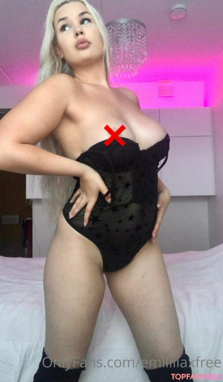 Emiliiiaxfree nude leaked OnlyFans photo #17