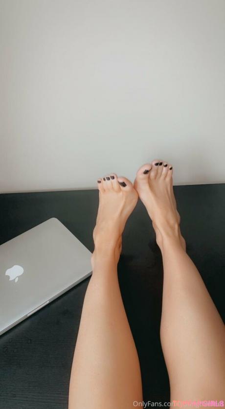 Unigirlfeet nude leaked OnlyFans photo #13