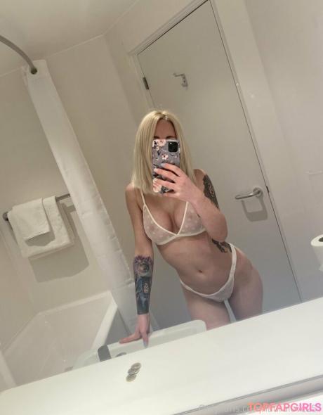 Laraonelove nude leaked OnlyFans photo #14