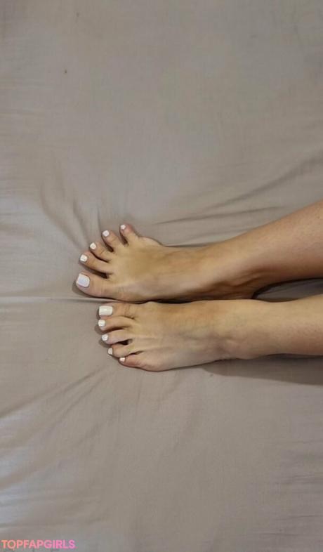 Reneesoftlyslenderfeet nude leaked OnlyFans photo #3