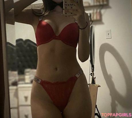 Luxuraa nude leaked OnlyFans photo #2