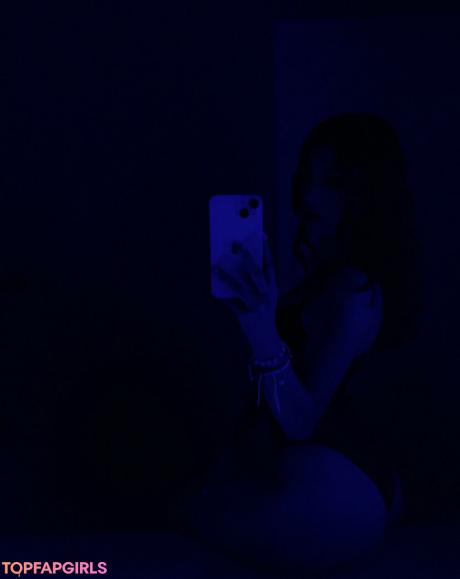 Luxuraa nude leaked OnlyFans photo #9