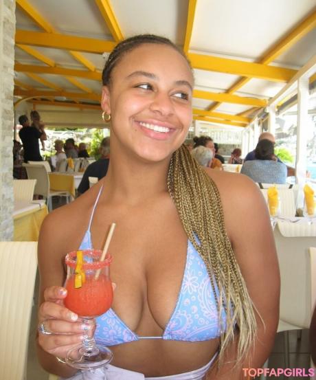 Nia nude leaked OnlyFans photo #17