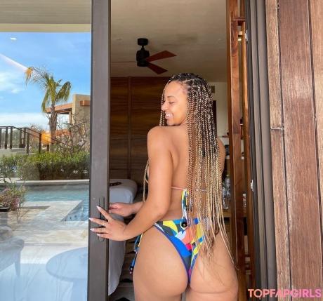 Nia nude leaked OnlyFans photo #3