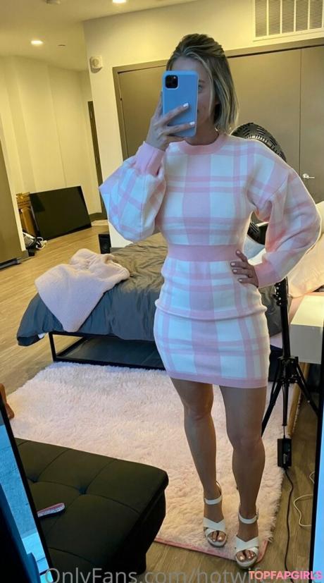 Hotwife_ellie nude leaked OnlyFans photo #234