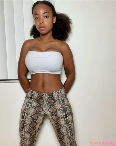 Zuribellarose nude leaked OnlyFans photo #3