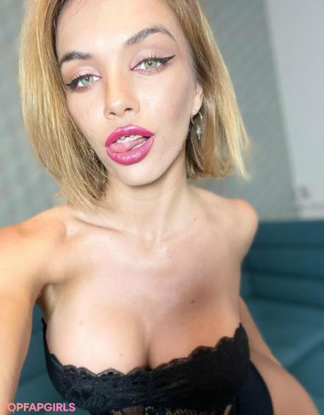 Sophiestorms nude leaked OnlyFans photo #14