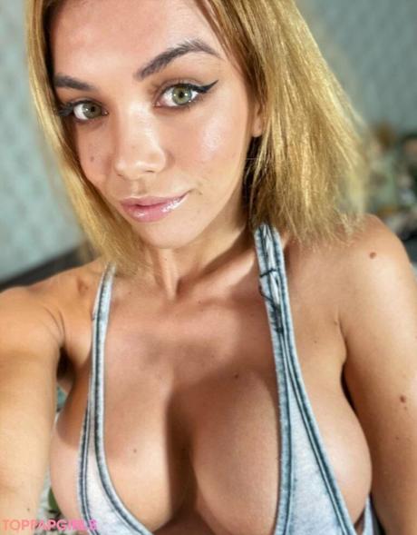 Sophiestorms nude leaked OnlyFans photo #15