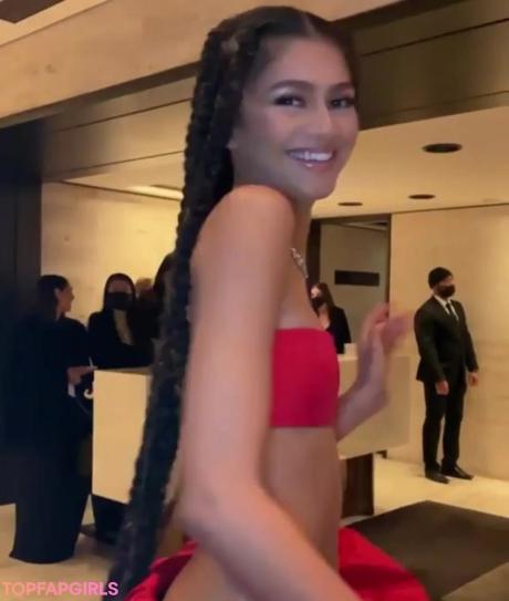 Zendaya nude leaked OnlyFans photo #16