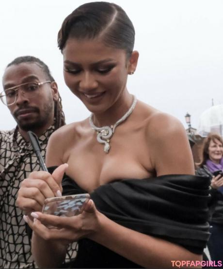 Zendaya nude leaked OnlyFans photo #493