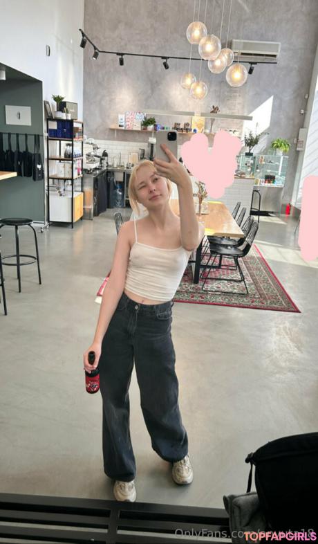 Anyuta18 nude leaked OnlyFans photo #20