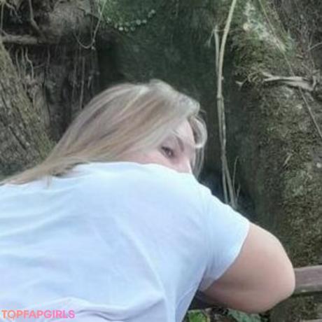 Julia nude leaked OnlyFans photo #7
