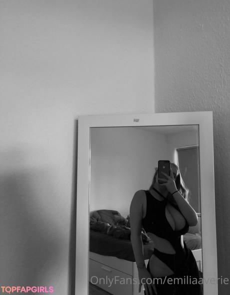 Emiliaaverie nude leaked OnlyFans photo #3
