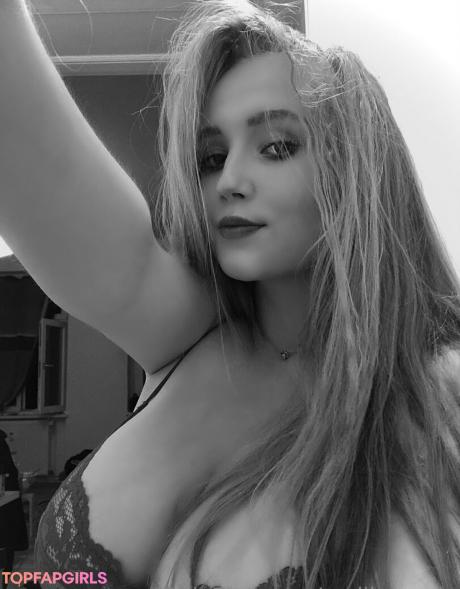 Emiliaaverie nude leaked OnlyFans photo #4