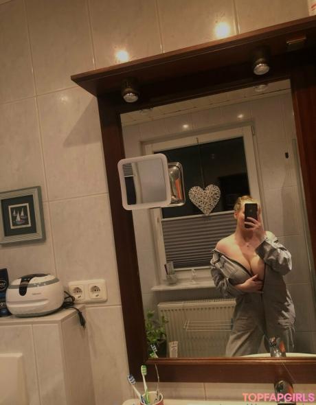 Emiliaaverie nude leaked OnlyFans photo #5