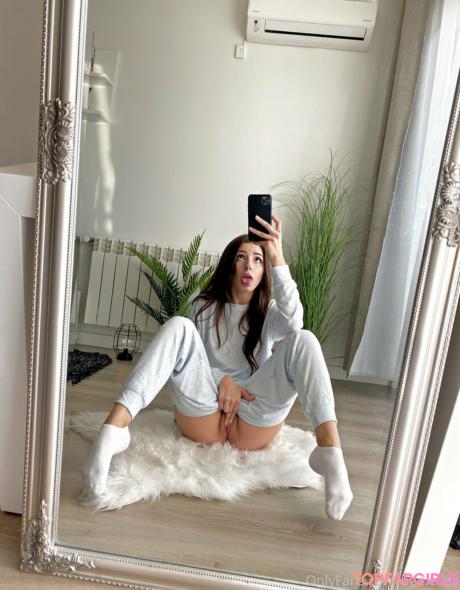 Bee.elina nude leaked OnlyFans photo #121