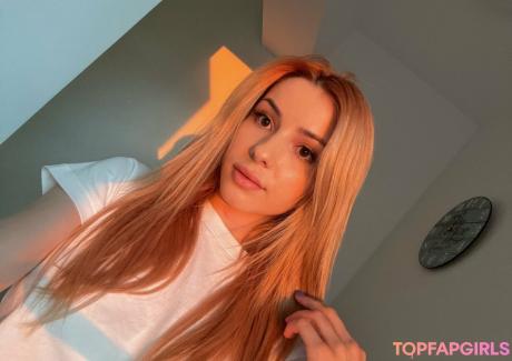 Bee.elina nude leaked OnlyFans photo #81
