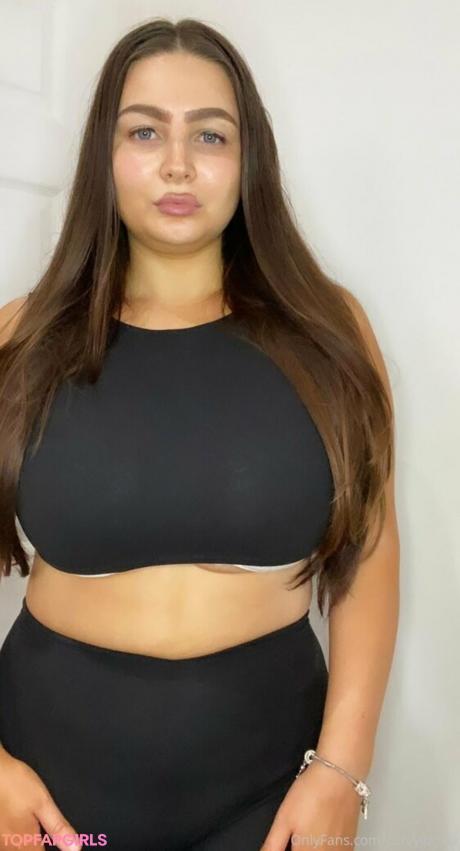 Curvylucina nude leaked OnlyFans photo #13