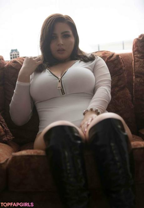 Curvylucina nude leaked OnlyFans photo #21
