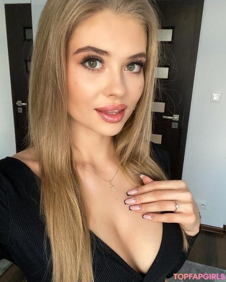 Weronika nude leaked OnlyFans photo #14