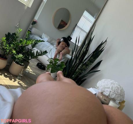 Uhhliar nude leaked OnlyFans photo #111