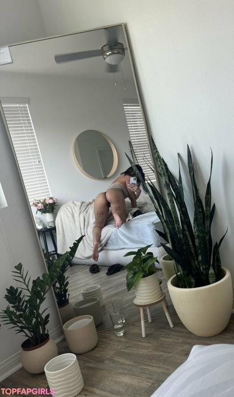 Uhhliar nude leaked OnlyFans photo #112
