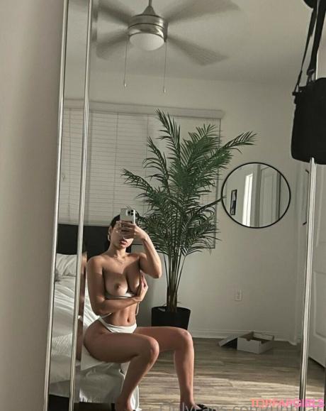 Uhhliar nude leaked OnlyFans photo #125