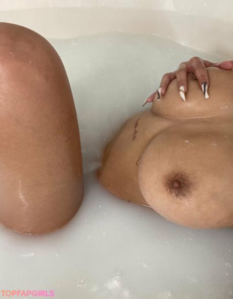 Uhhliar nude leaked OnlyFans photo #181