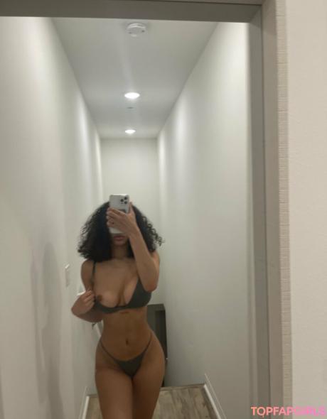 Uhhliar nude leaked OnlyFans photo #412