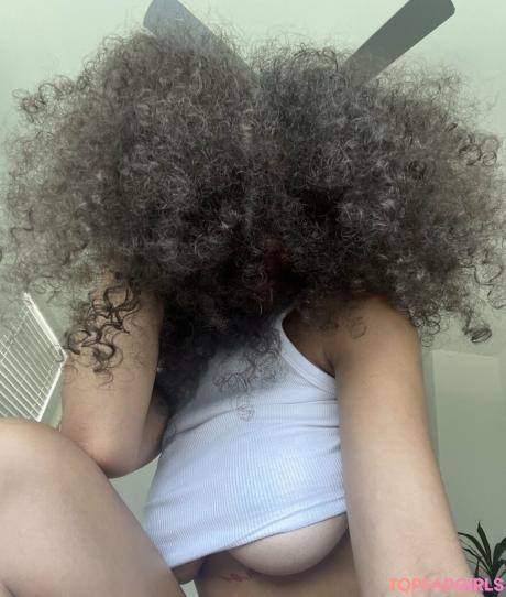 Uhhliar nude leaked OnlyFans photo #452
