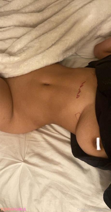 Uhhliar nude leaked OnlyFans photo #5