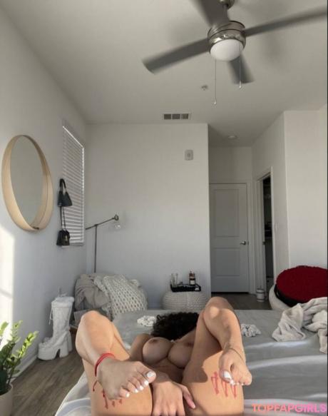Uhhliar nude leaked OnlyFans photo #61