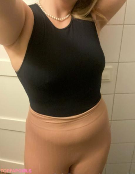 Monicar96 nude leaked OnlyFans photo #10