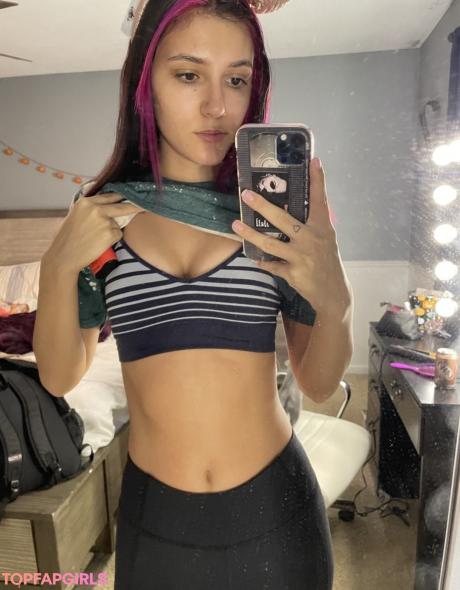 Sophie nude leaked OnlyFans photo #21