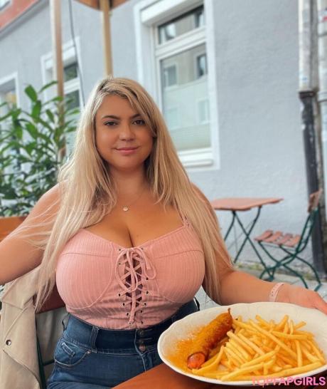 Travelling nude leaked OnlyFans photo #4