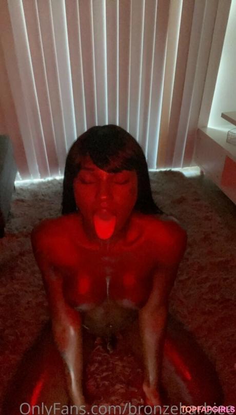 Bronzebarbiee nude leaked OnlyFans photo #11