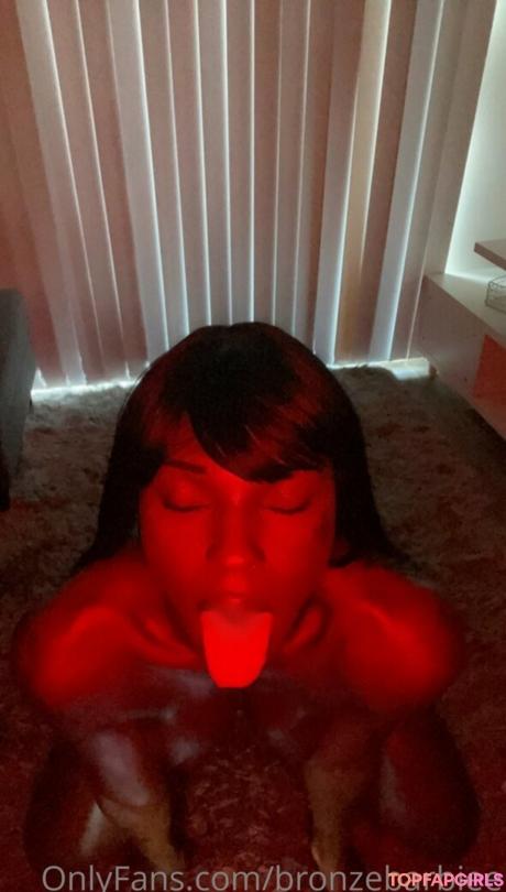 Bronzebarbiee nude leaked OnlyFans photo #12